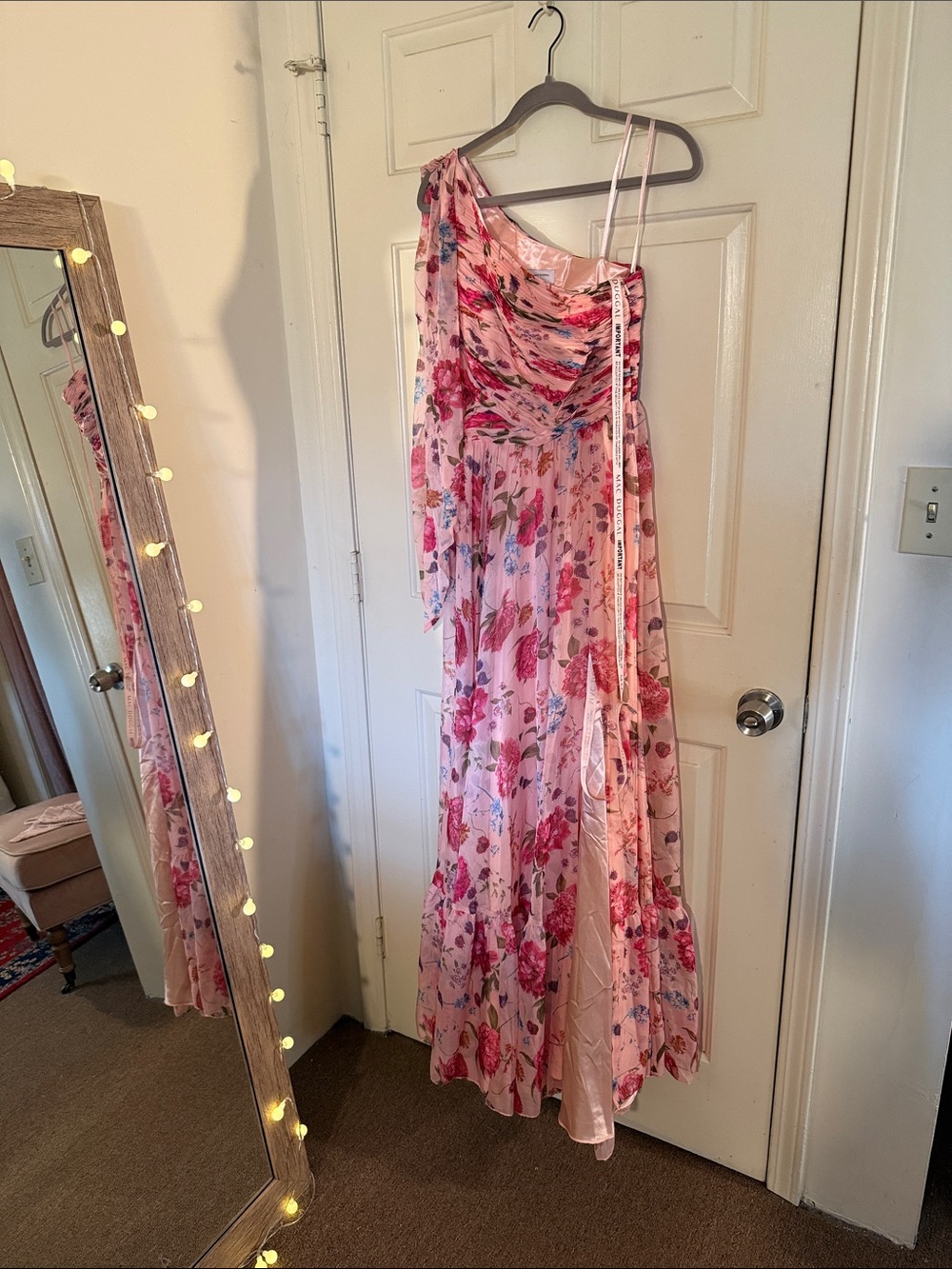Mac Duggal One-Shoulder Cutout Floral Maxi
Dress - Picture 4 of 13